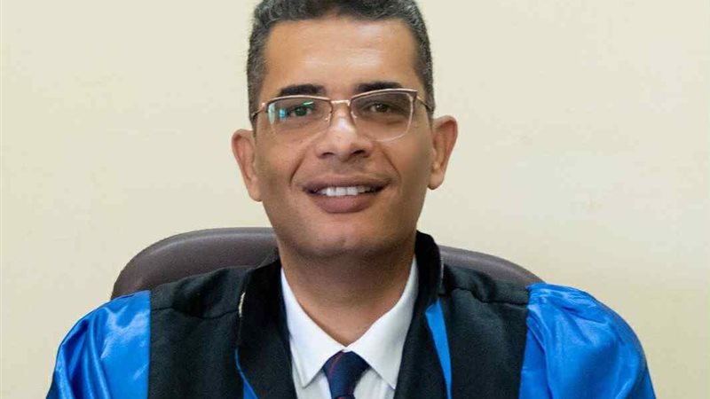 الدكتور وليد عبد
