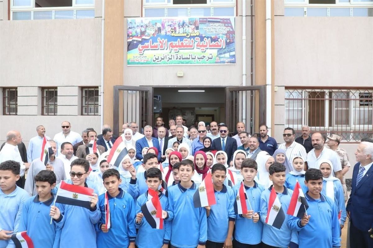 استقبال طلاب مدرسة الصانية لمحافظ الشرقية