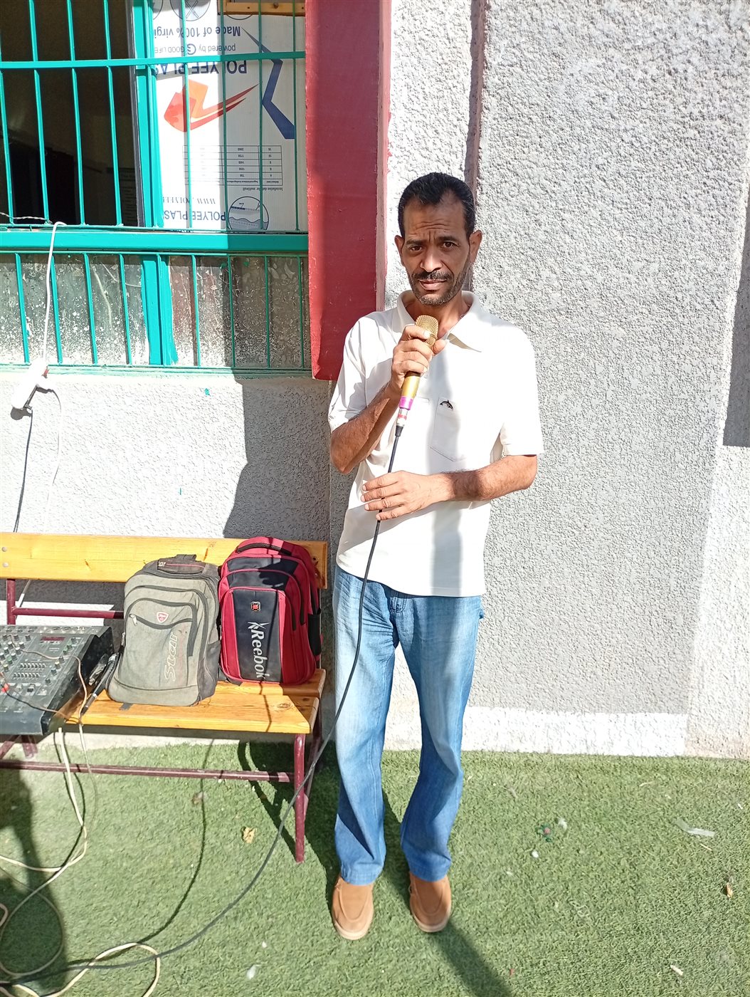 نائب مدير المدرسة الأستاذ سليمان عبيد