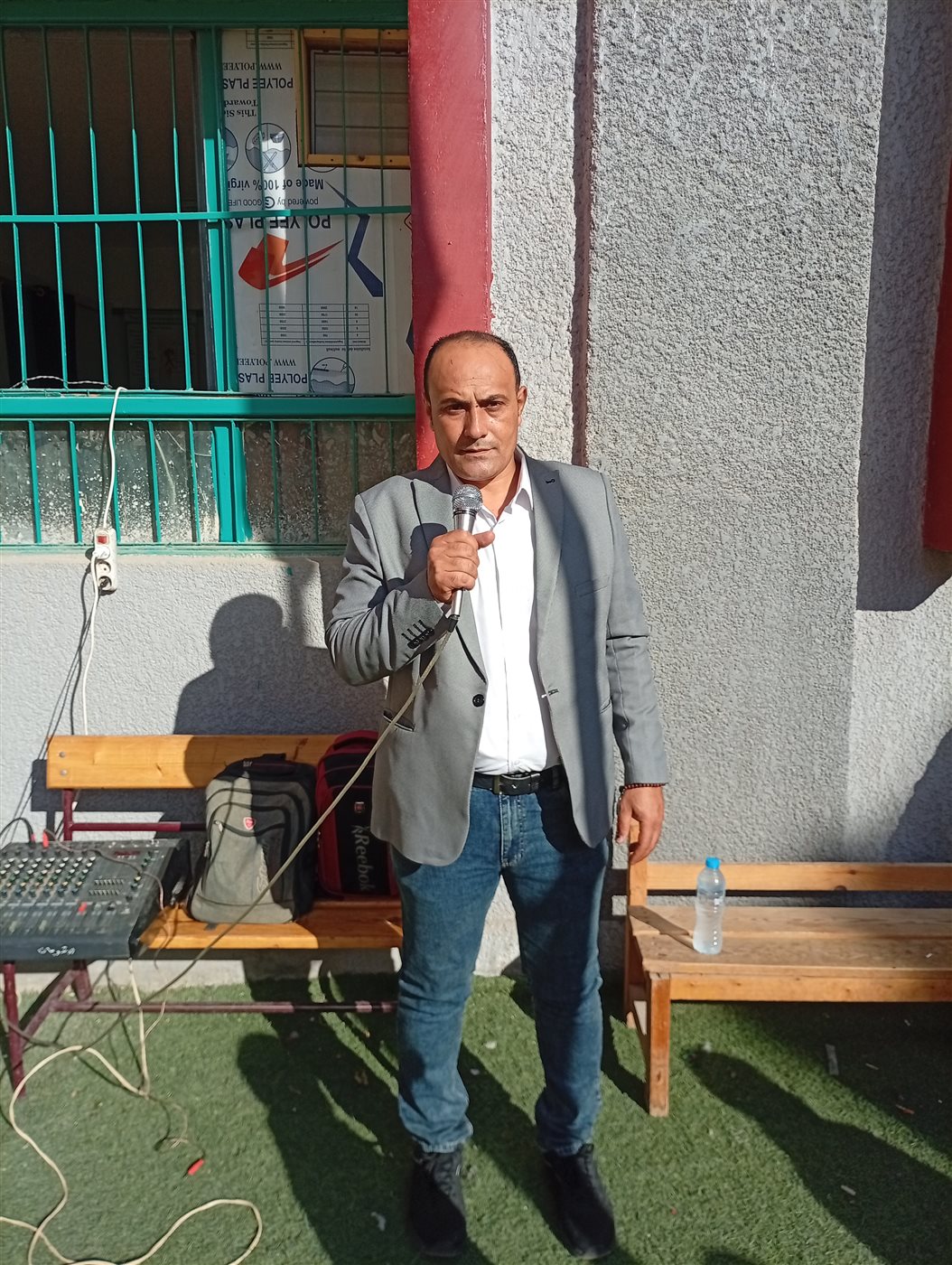 مدير المدرسة الأستاذ نصر الدين سليمان