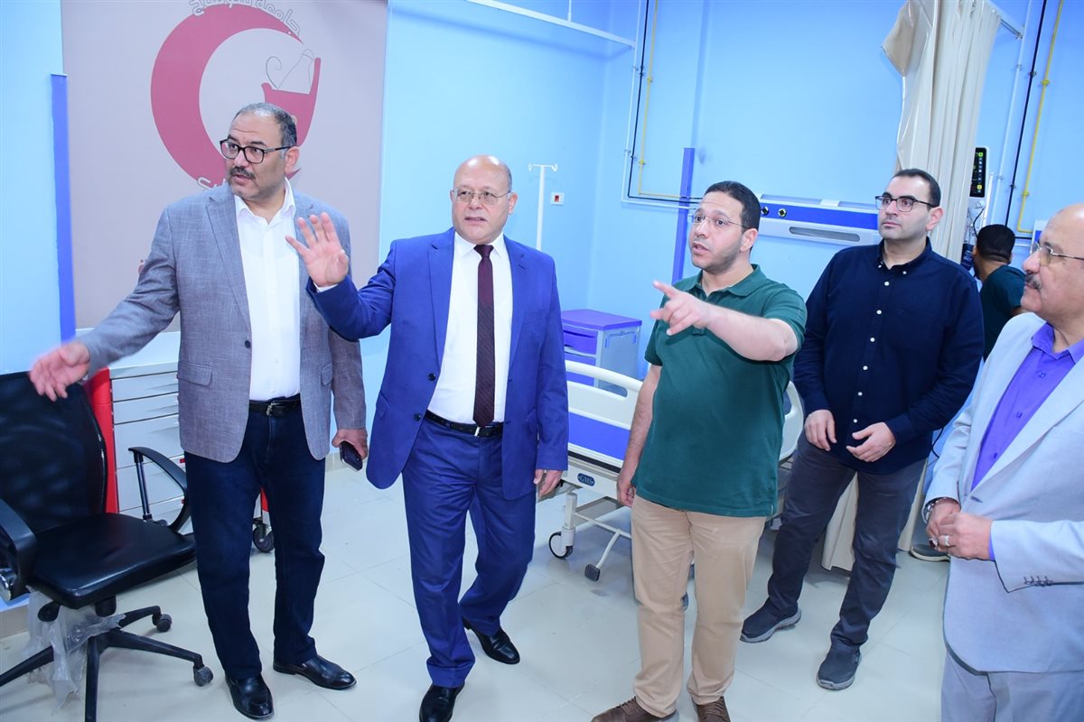الدكتور حسان النعماني والدكتور محمد نصر الدين حمدون والدكتور أحمد كمال يتفقدون العناية