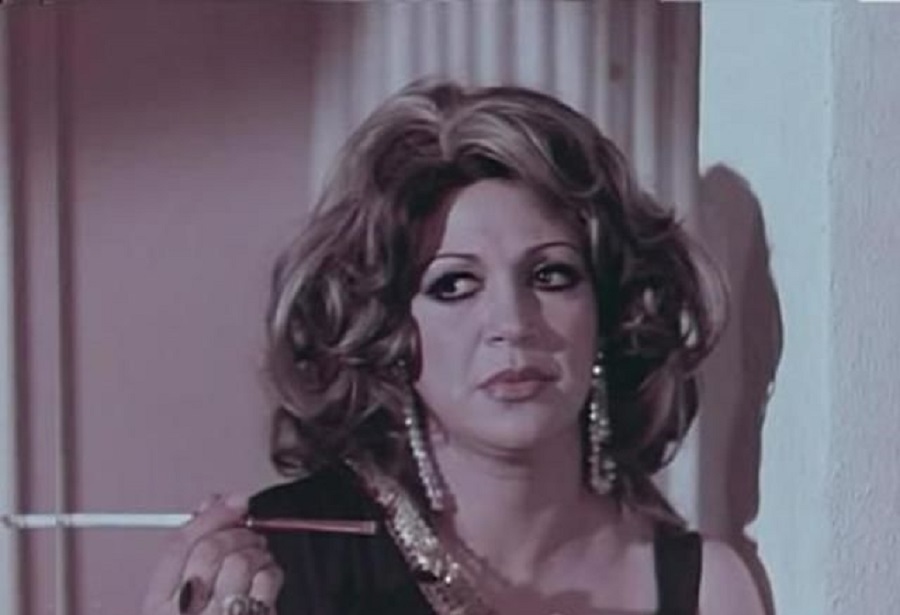 نادية عزت