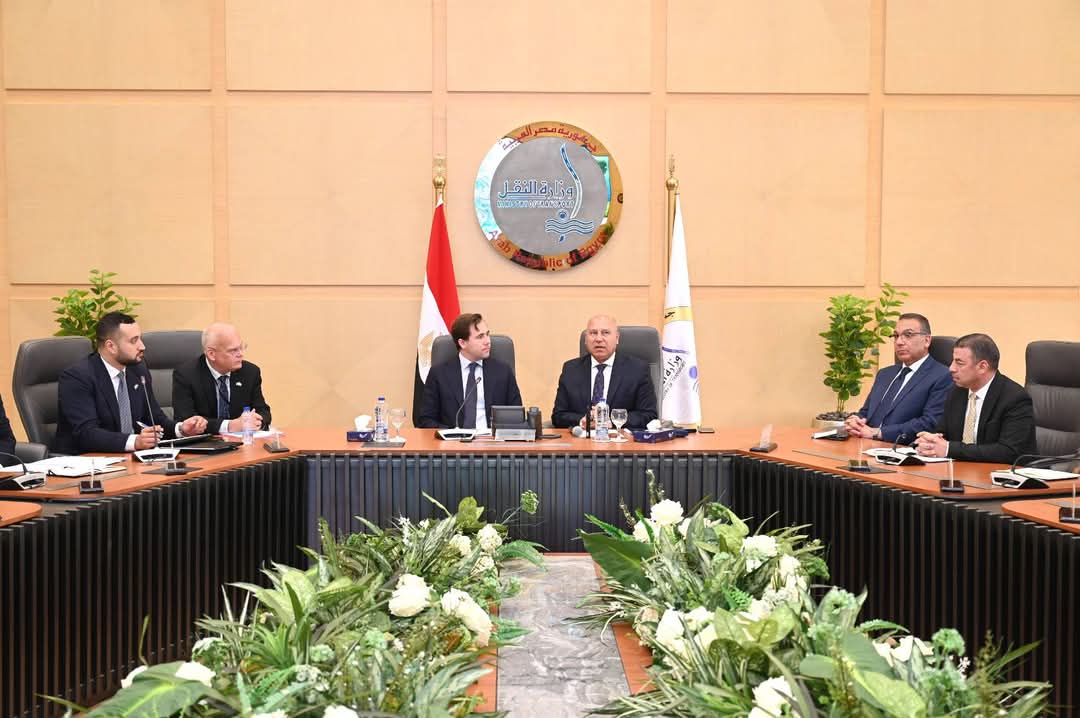 وزير النقل مع الجانب السويدي