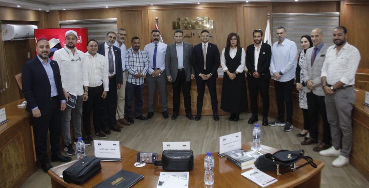 حزب العدل ينظم مائدة مستديرة حول مستقبل السيارات الكهربائية في مصر