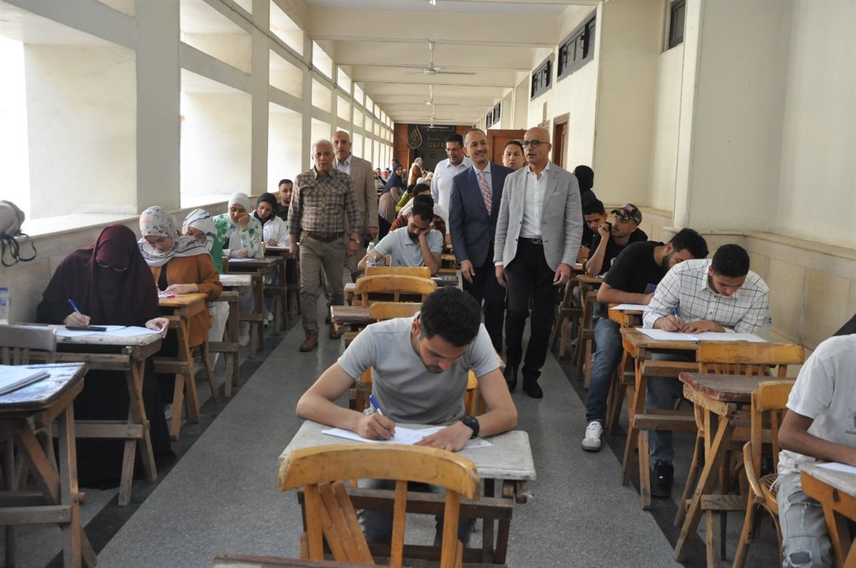 رئيس جامعة عين شمس يتفقد امتحانات الفصل الدراسي الثاني2024-2025 في عدد من الكليات <br>