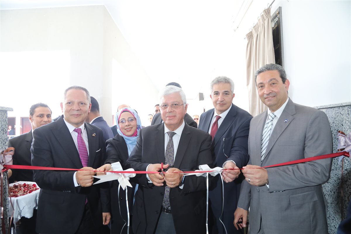 وزير التعليم العالي يفتتح عددًا من المشروعات التعليمية والصحية بجامعة دمياط