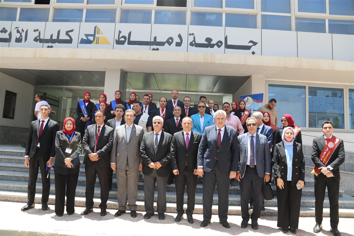وزير التعليم العالي يفتتح عددًا من المشروعات التعليمية والصحية بجامعة دمياط