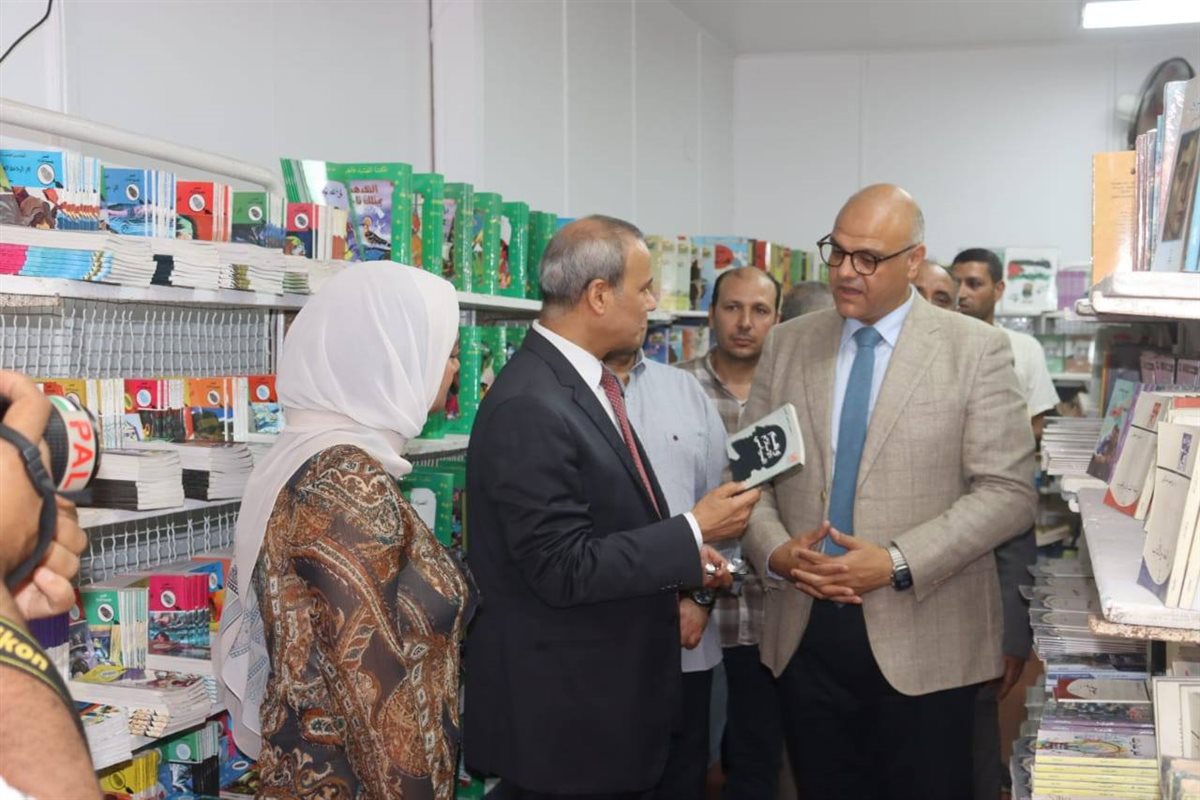 محافظ القليوبية يفتتح فرع دار المعارف ببنها.. تخفيضات تصل إلى 25%