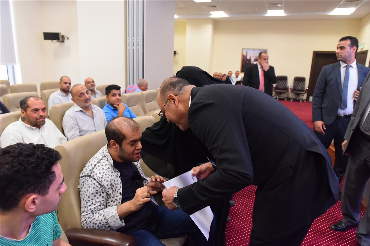 وزير العمل يُسلم عقود جديدة لذوي همم بالقاهرة لدمجهم في السوق