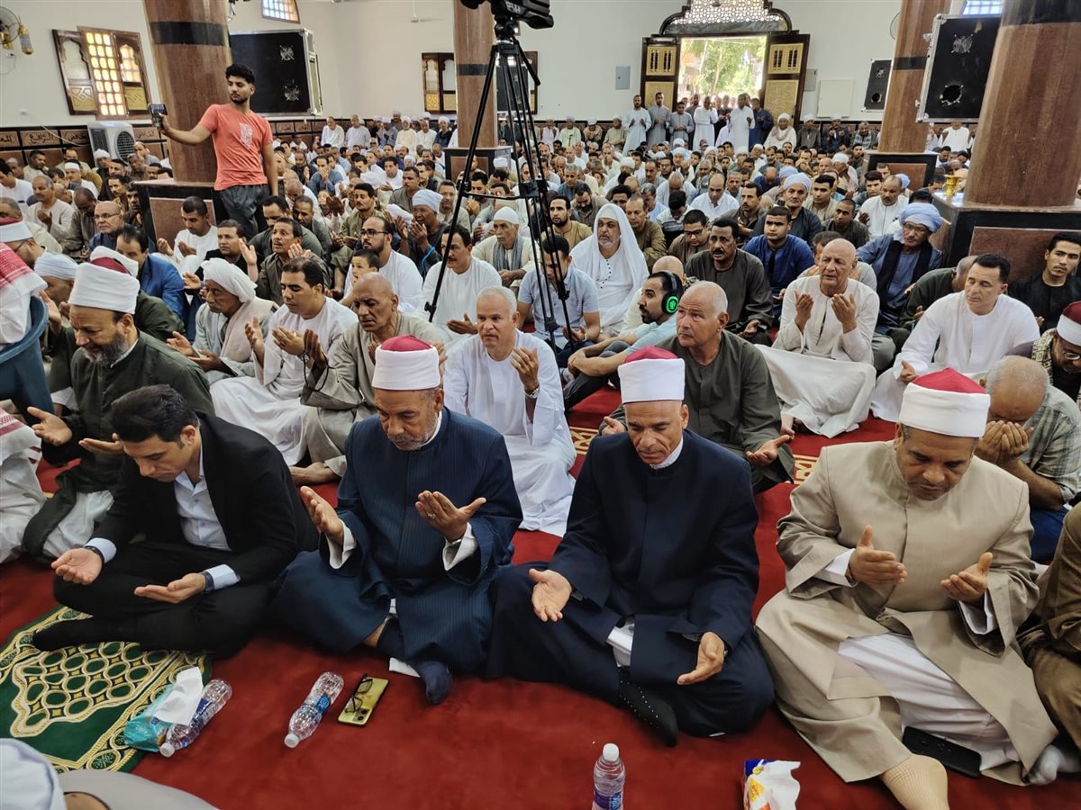 نائب محافظ سوهاج وقيادات الأوقاف يفتتحون مسجدًا جديدًا في دار السلام