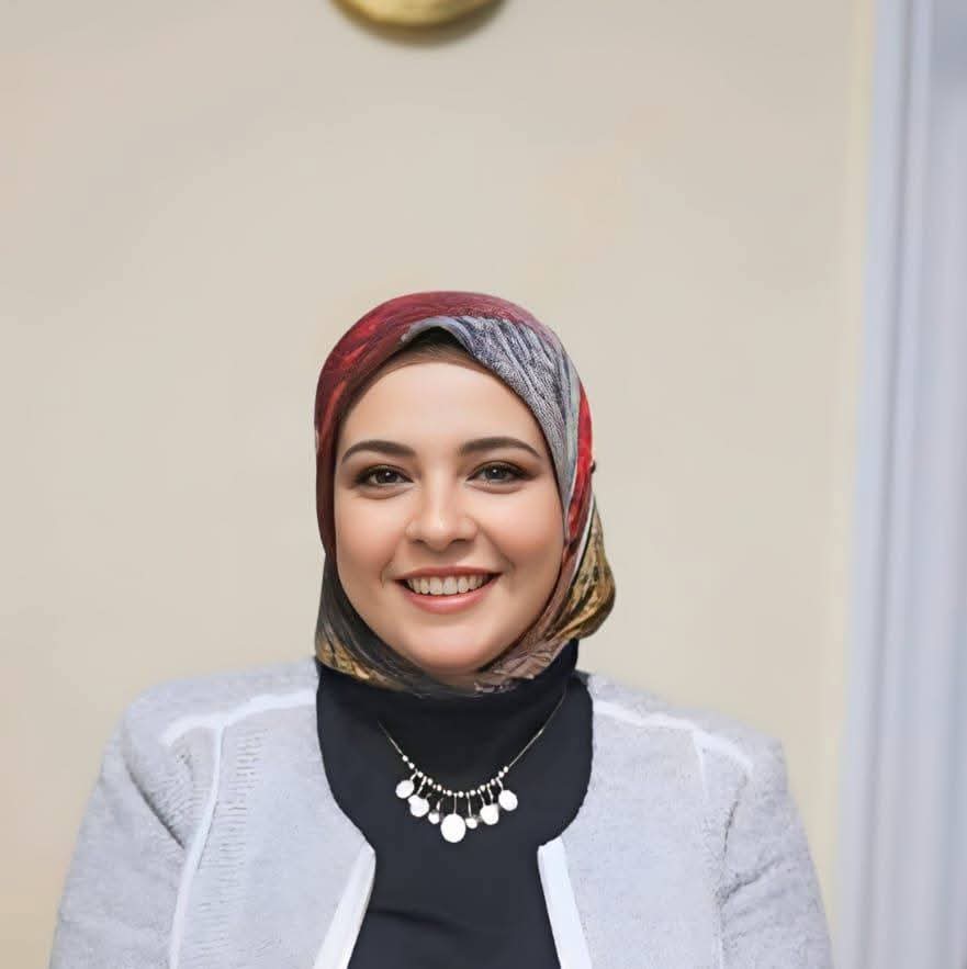 الكاتبة الصحفية شيرين العقاد