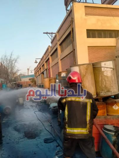 حريق مصنع كيماويات ببدر