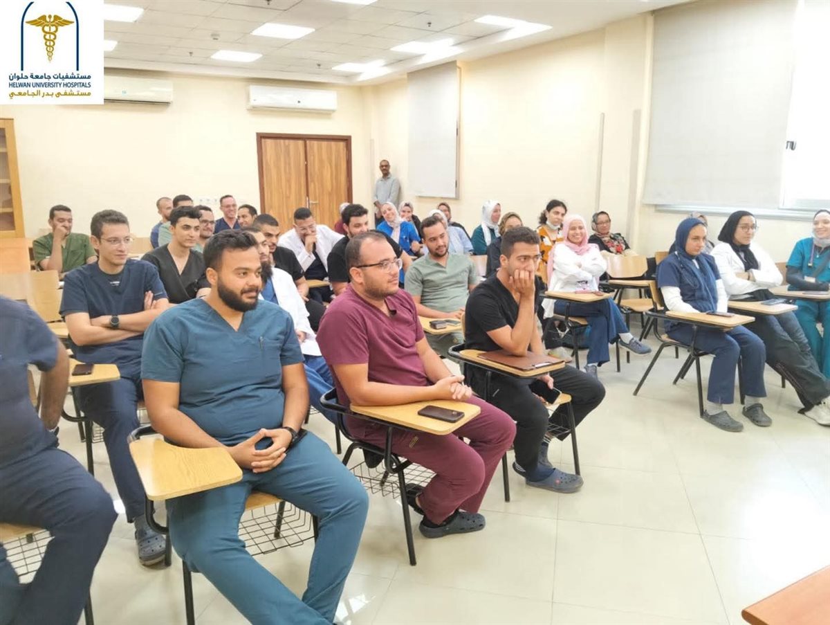 اجتماع موسّع بمستشفيات جامعة حلوان لدعم الأطباء المقيمين وتطوير بيئة العمل الطبية