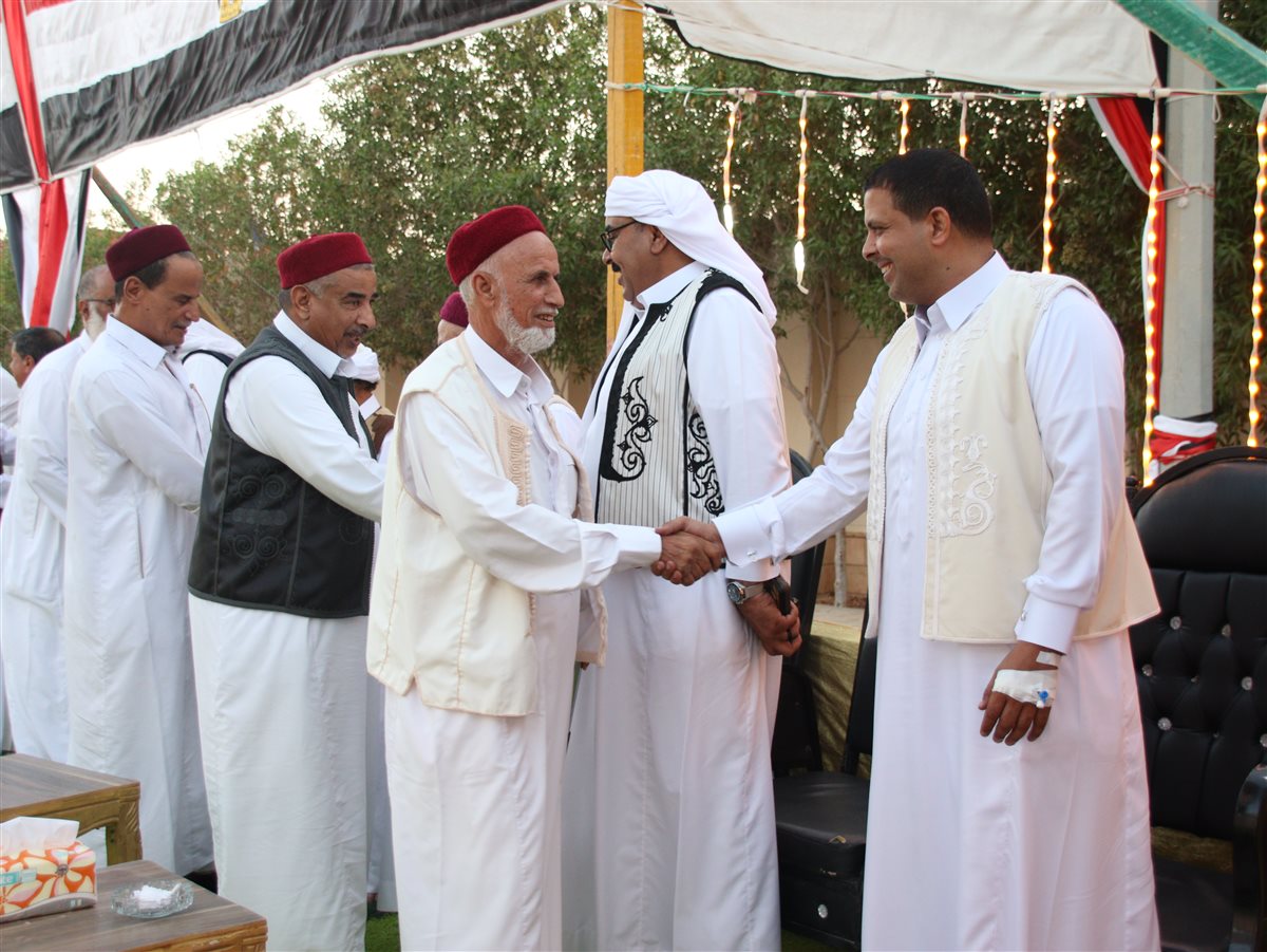 النائب أحمد جمعة بدر نوح العبيدي، عضو مجلس الشيوخ عن محافظة مطروح، يستقبل التهاني من أبناء عشيرته.