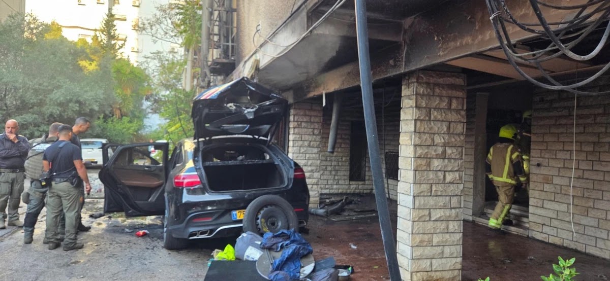 فرق الإنقاذ في منطقة الحريق بحيفا