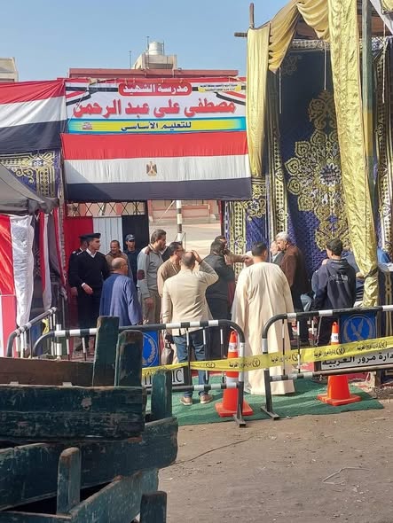  توافد المواطنين إلى اللجان الانتخابية