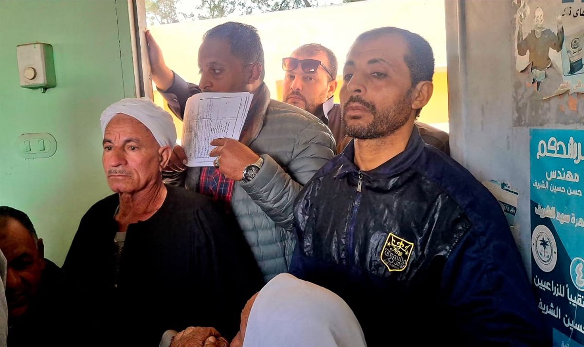 مزارعي الإسماعيلية اثناء تواجدهم لعرض مشكلاتهم