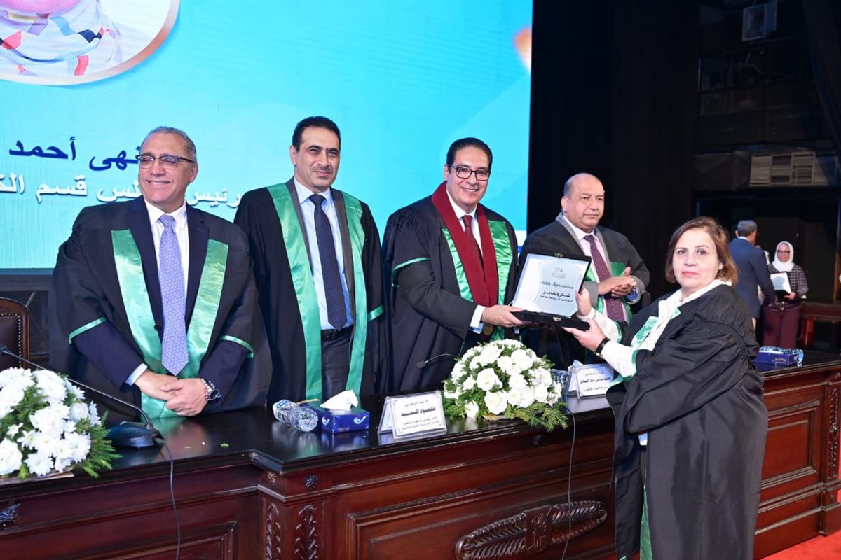 جانب من حفل التخرج