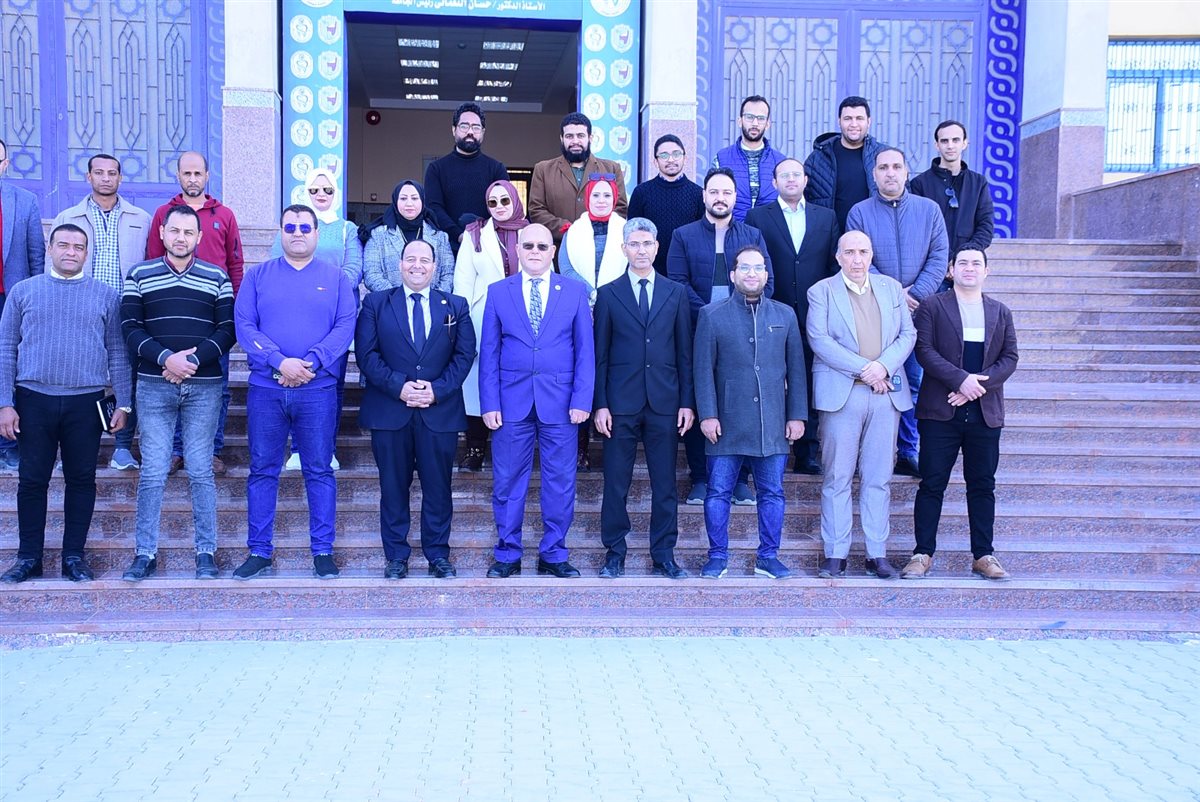 رئيس جامعة سوهاج يتفقد مستشفى طب وجراحة الفم والأسنان