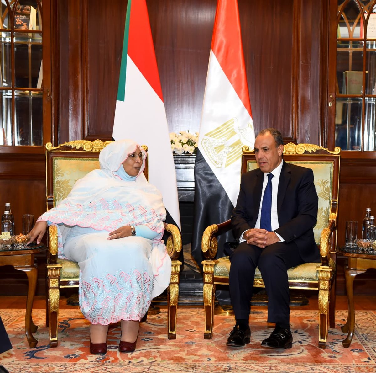 د. بدر عبدالعاطي وزير الخارجية ولمياء عبدالغفار وزيرة شئون مجلس الوزراء السوداني