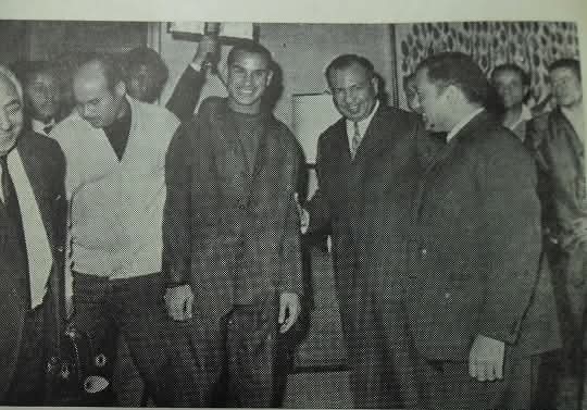 كابتن ميمي مع المهندس احمد عثمان والكاتب محمد حسنين هيكل وعن يمينه الصحفي نجيب المستكاوي