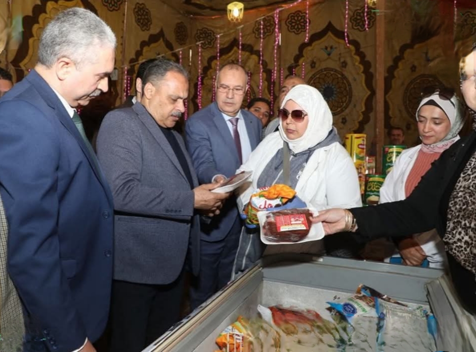 متابعة المحافظ لجودة السلع&nbsp;