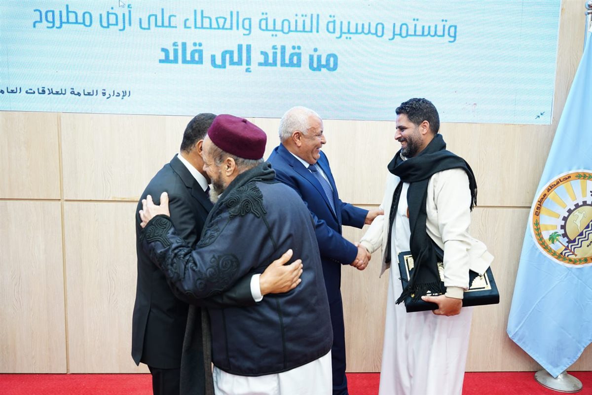 العمد والمشايخ والنواب يوجّهون رسالة تقدير لمحافظ مطروح السابق