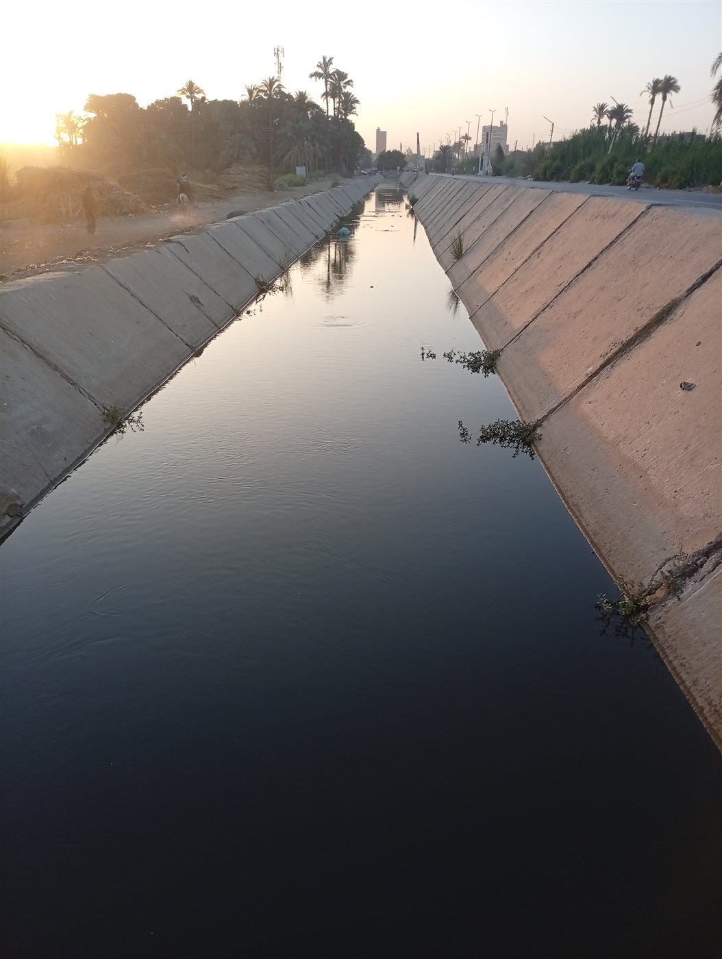 أحدي ترع مركز اخميم