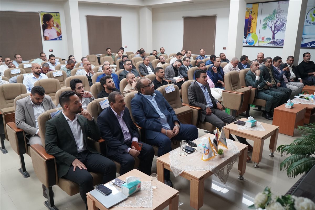 أثناء إلقاء والمشاركة