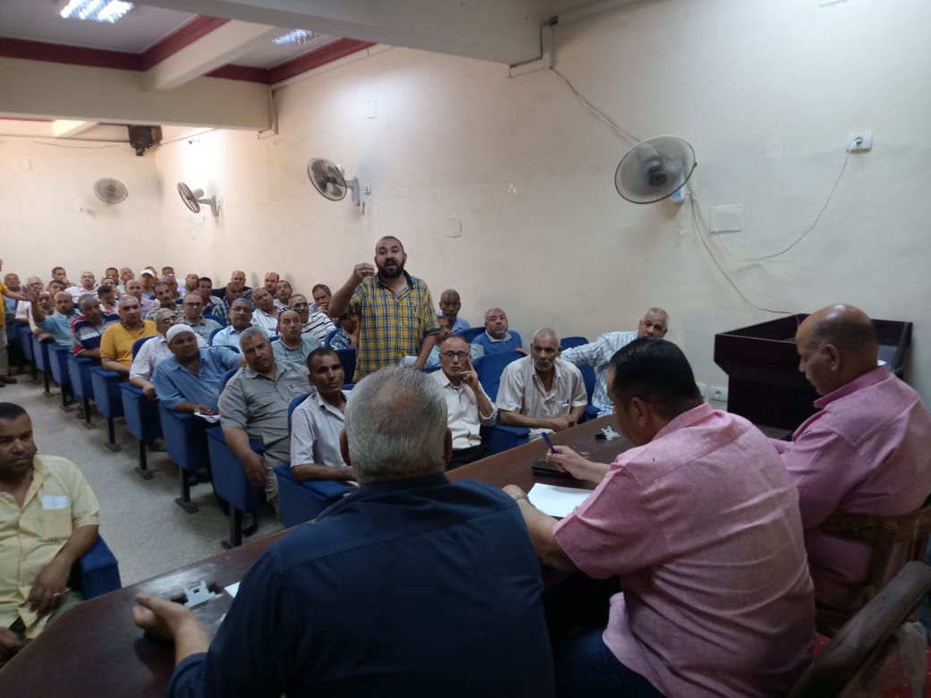 أثناء الاجتماع