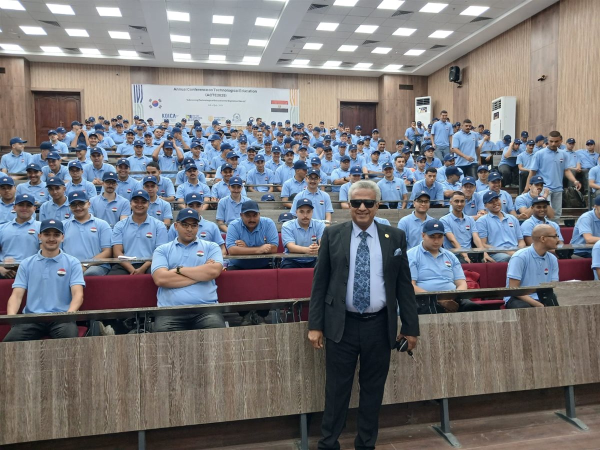انطلاق دورات التربية العسكرية للبنين والبنات بجامعة حلوان التكنولوجية