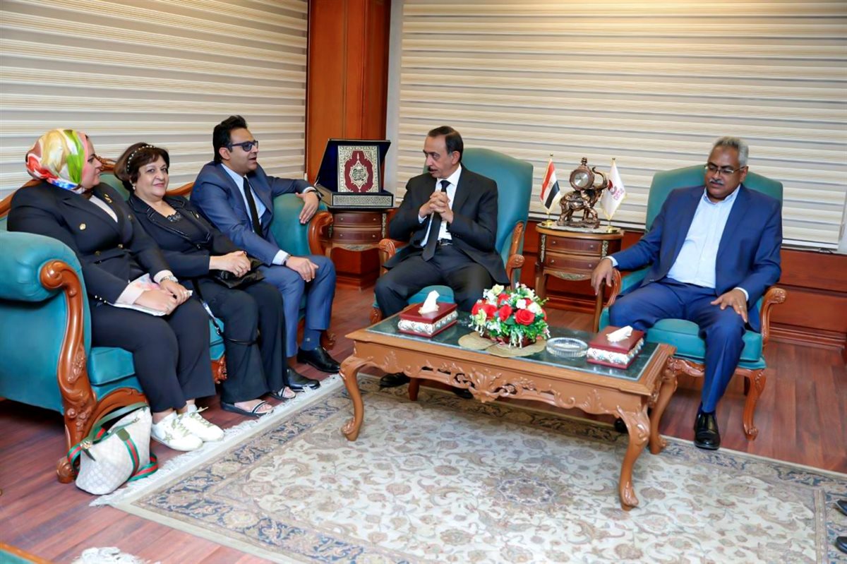 محافظ سوهاج والدكتور عمرو دويدار وكيل وزارة الصحة