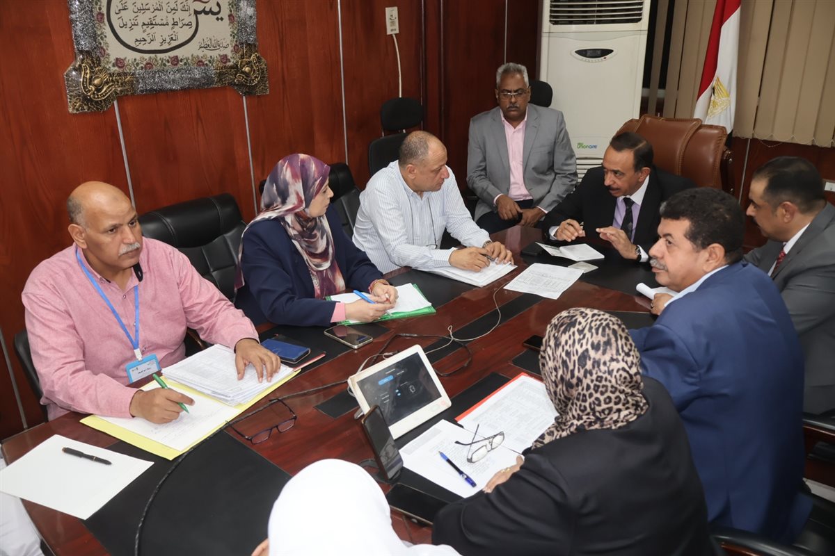 محافظ سوهاج أثناء المتابعة&nbsp;