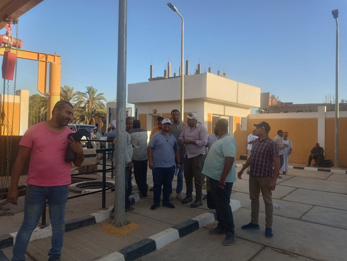 الفريق أثناء الفحص&nbsp;