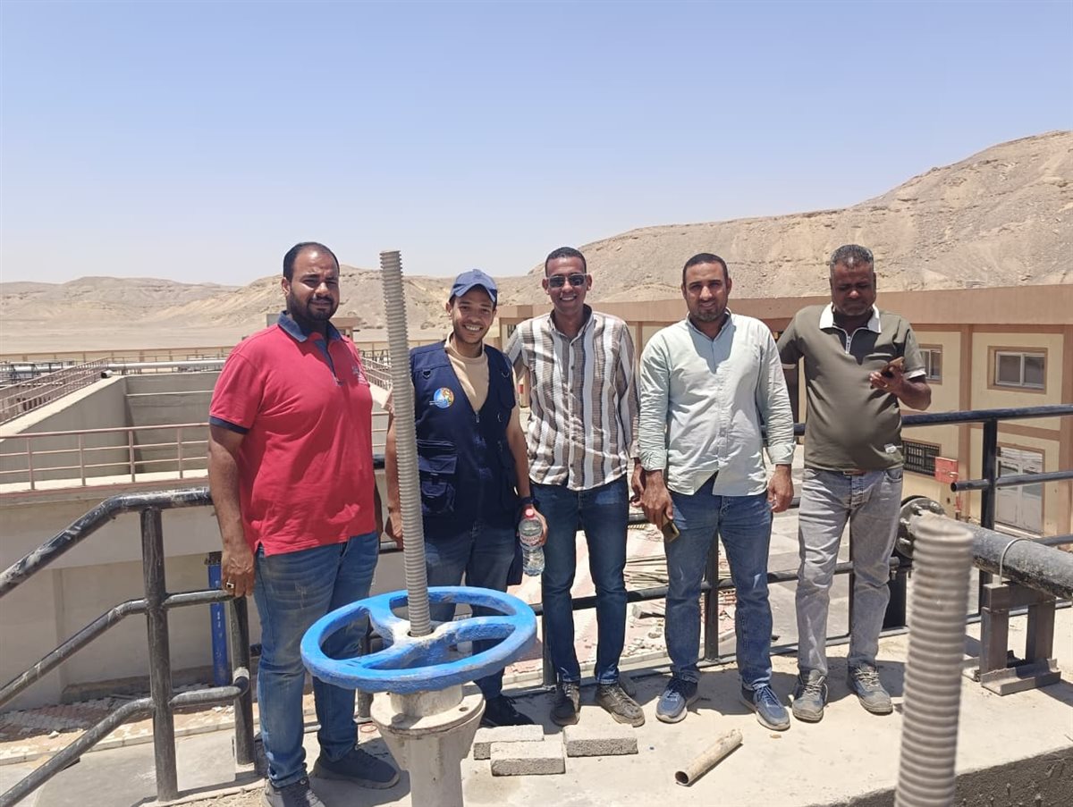 الفريق مياه سوهاج أثناء الفحص والمعاينة&nbsp;