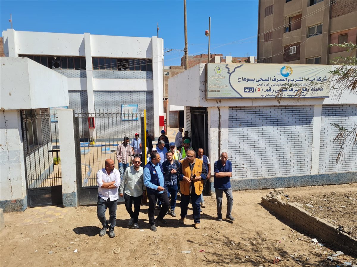 المهندس محمد صلاح اثناء المتابعة الميدانية&nbsp;