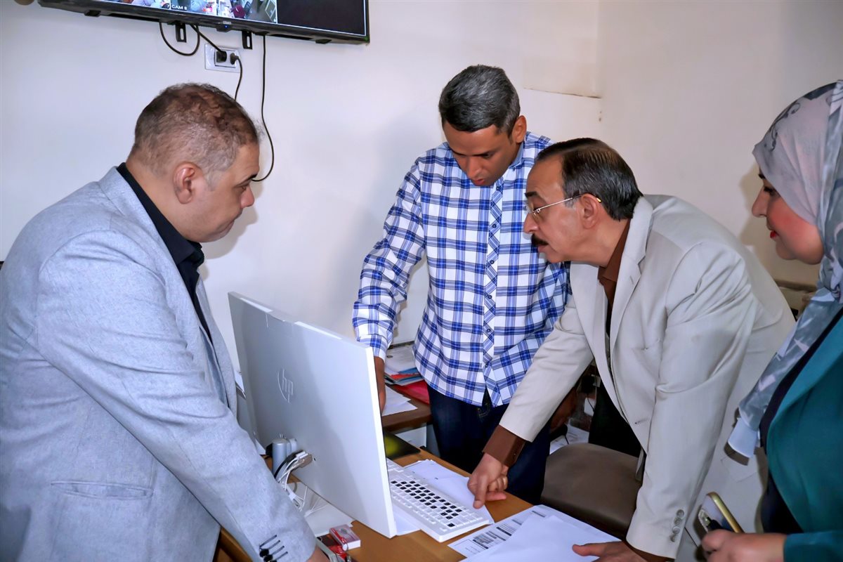محافظ سوهاج من داخل المركز التكنولوجي