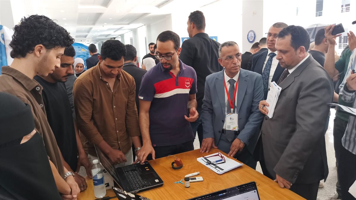 طلاب هندسة سوهاج والجهاز المبتكر&nbsp;