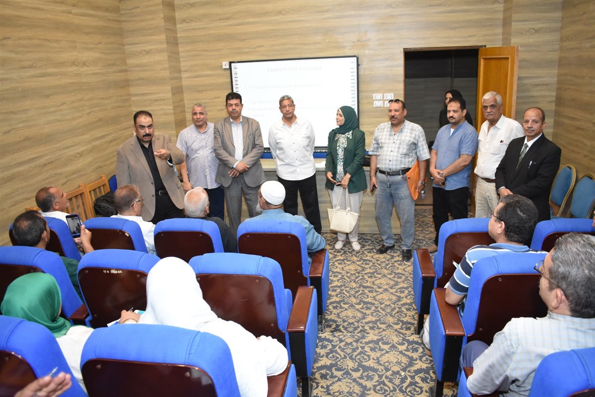 اسامه حمدان وكيل المديرية أثناء المتابعة&nbsp;