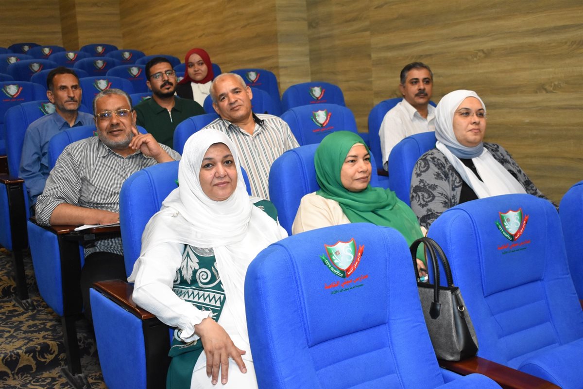 المعلمين و المعلمات أثناء التدريب&nbsp;