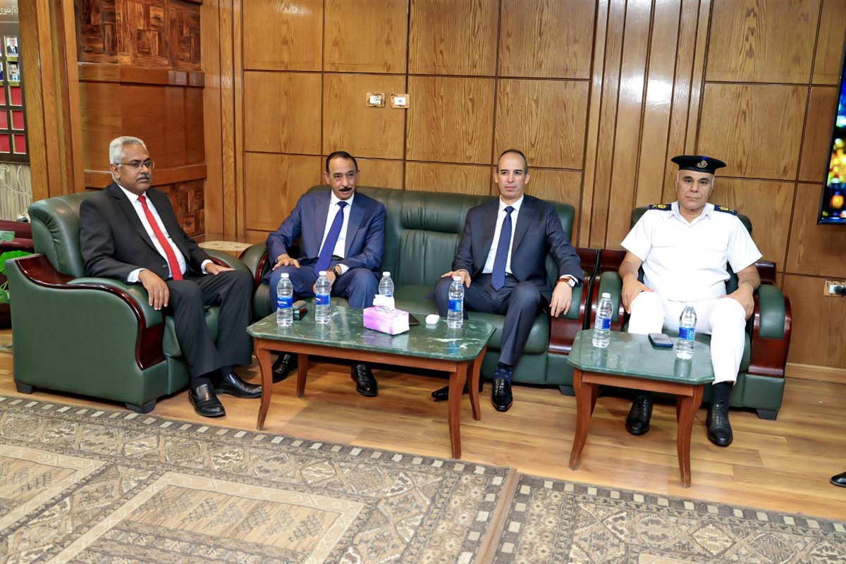 اثناء لقاء تقديم التهنئة