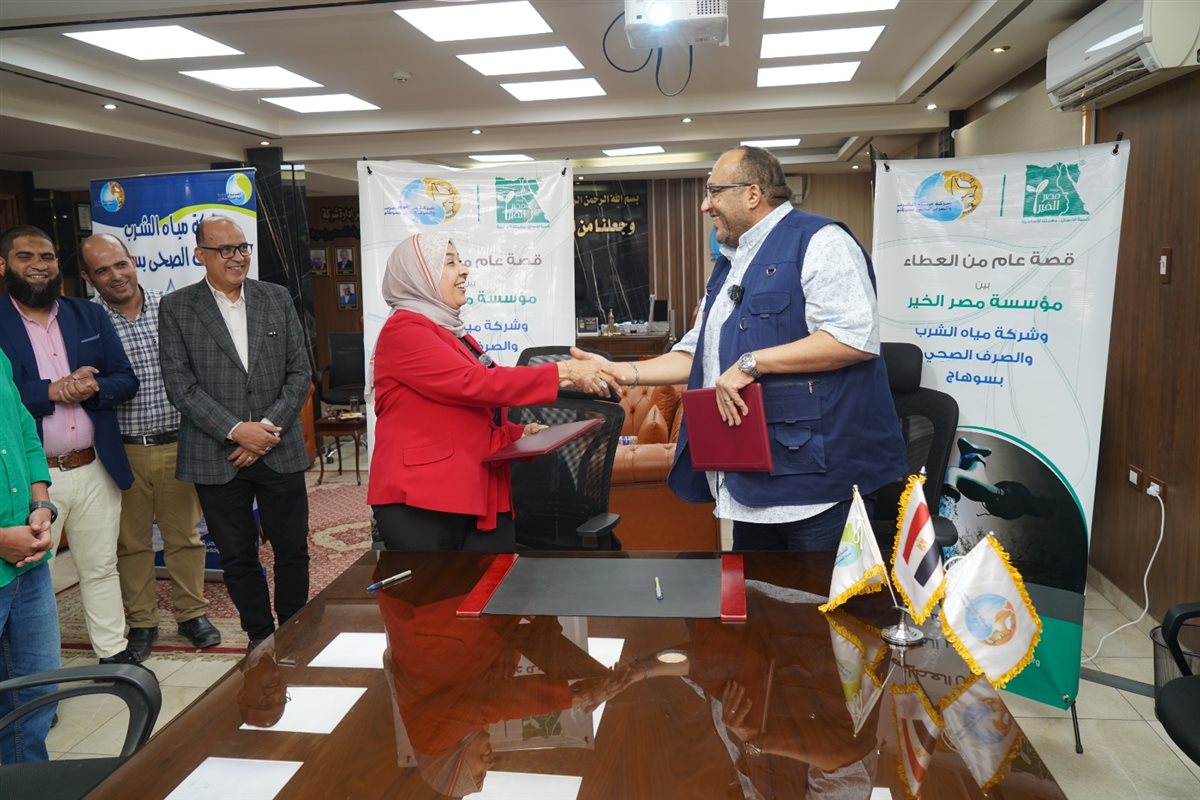 المهندس محمد صلاح الدين عبدالغفار والدكتورة عفاف الجوهري، رئيس قطاع الصحة بمؤسسة مصر