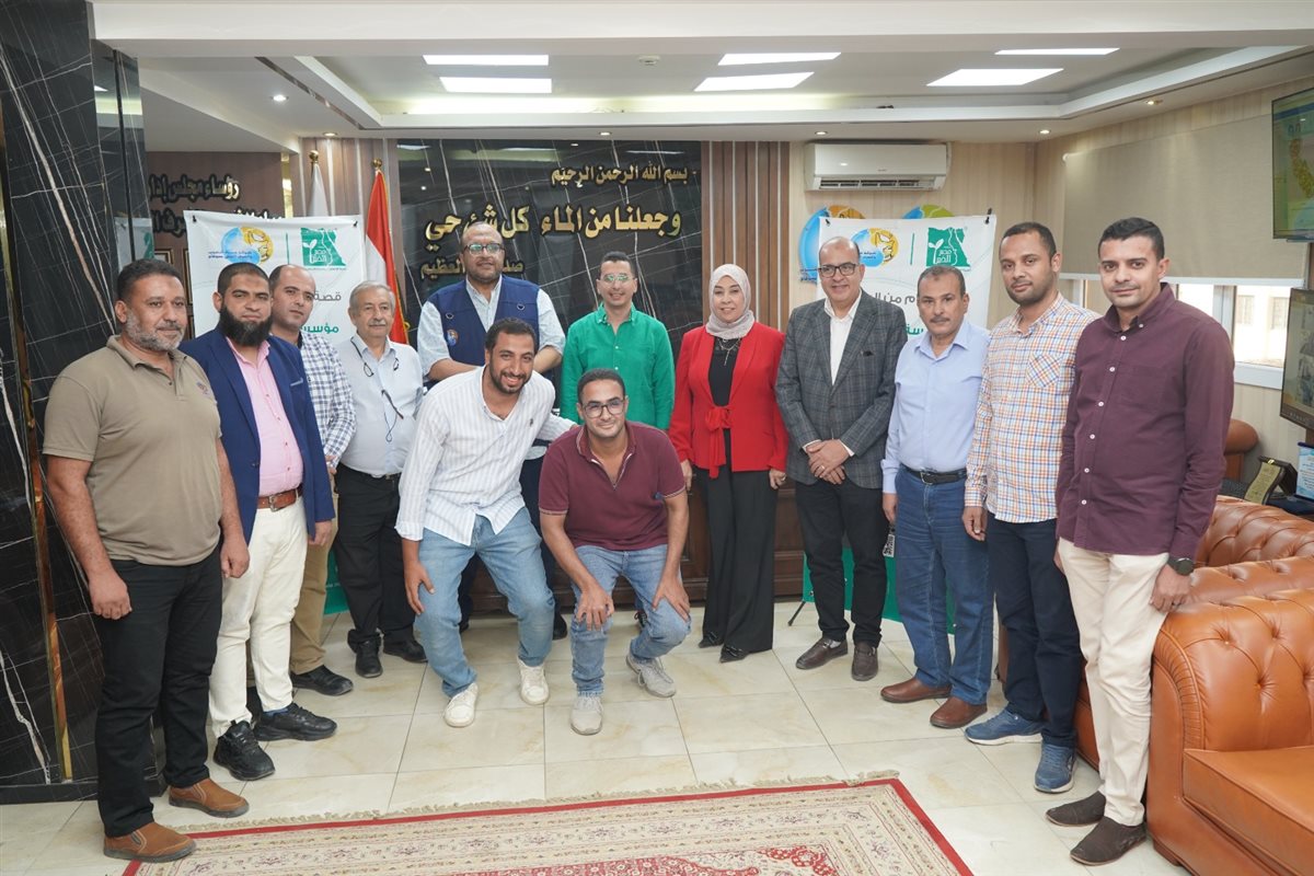 المهندس محمد صلاح والعاملين بشركة مياه الشرب مع منوبي مؤسسة مصر الخير