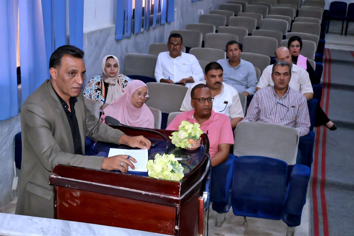 أثناء الاجتماع مع نائب المحافظ