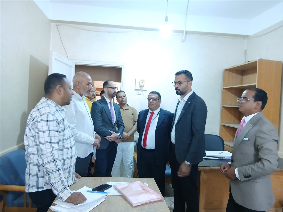 وكيل الوزارة خلال تفقده العمل بالمديرية