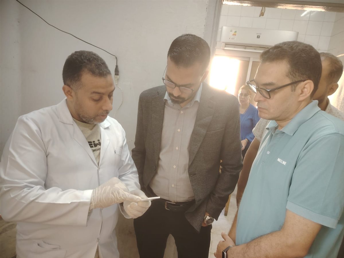 خلال متابعة العمل
