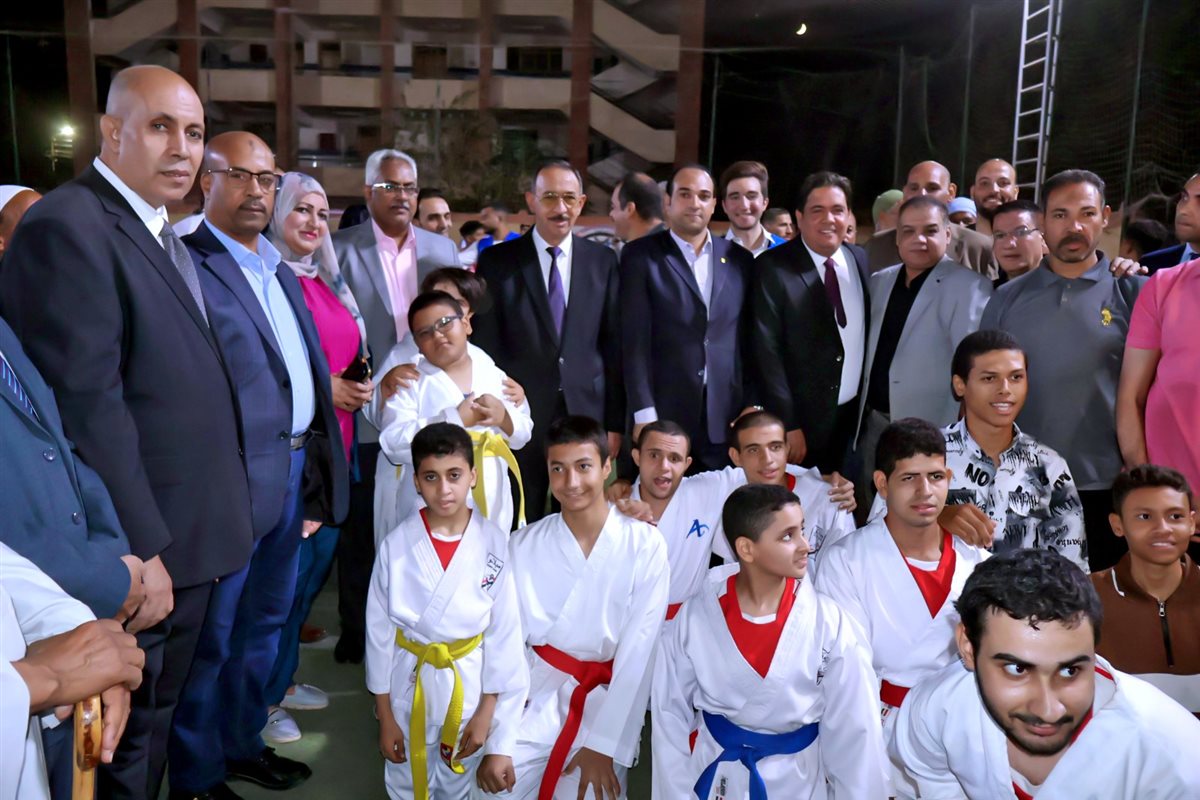 محافظ سوهاج برفقة أصحاب الهمم