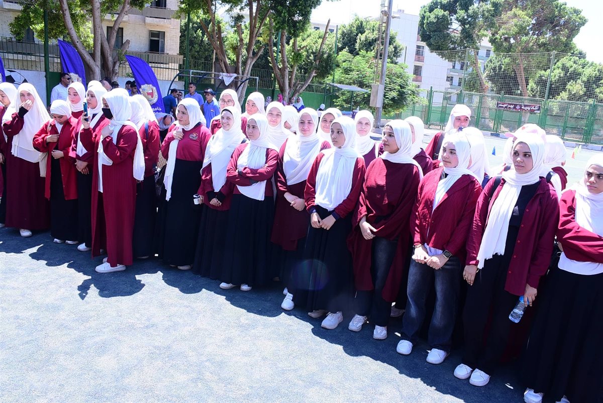 طالبات جامعة سوهاج أثناء النافسة
