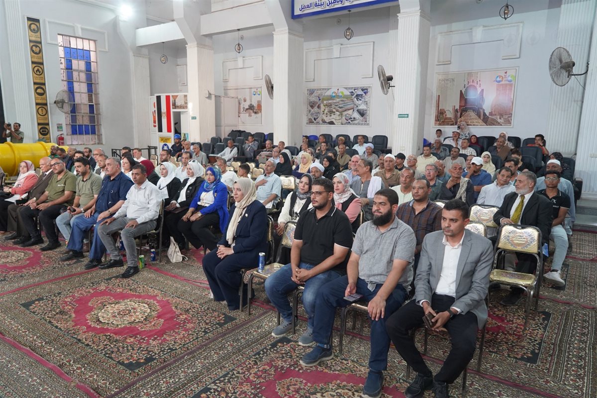 الحضور أثناء التكريم