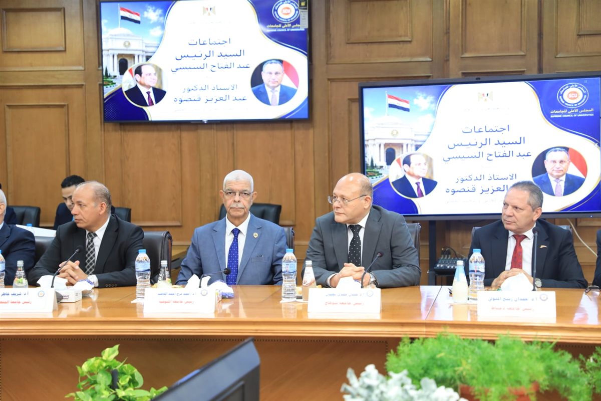 النعماني رئيس جامعة سوهاج أثناء المؤتمر